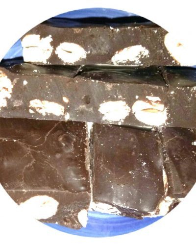 डार्क फ्रूट एंड नट चॉकलेट