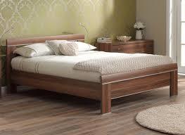  लकड़ी का बिस्तर
