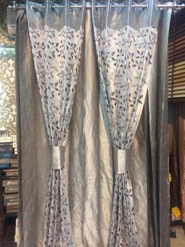 शाइनिंग कर्टन फैब्रिक्स