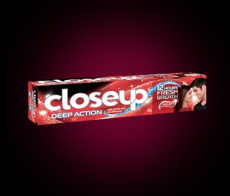 Deep Action Red Hot Closeup Toothpaste