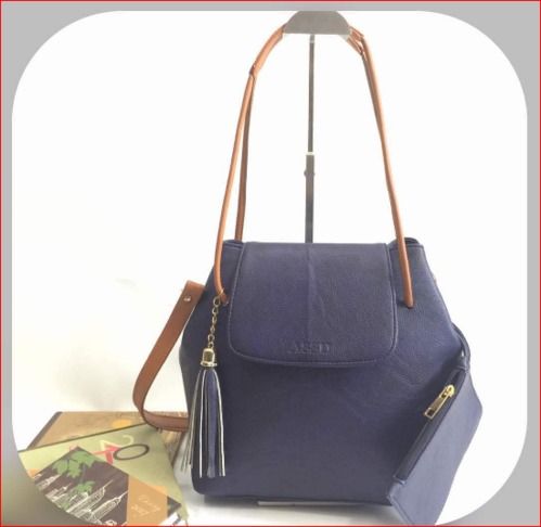 Ladies Leather Bag With Elegant Design Gender: Women