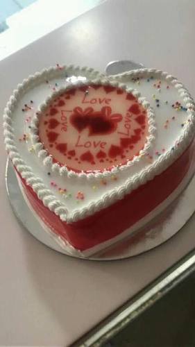 Heart Shape Cream Cake