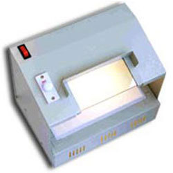 कॉम्पैक्ट और पोर्टेबल नकली नोट डिटेक्टर