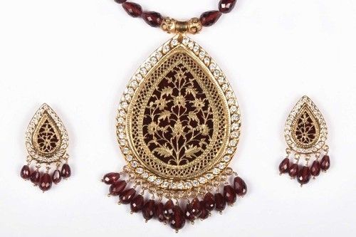 Thewa Pendant And Earrings