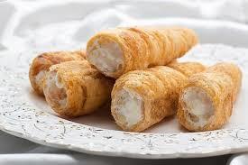 Crunchy Eggless Cream Roll