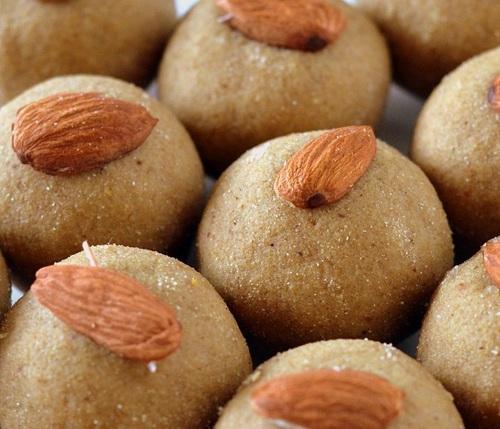 स्वस्थ और स्वादिष्ट मल्टीग्रेन लड्डू