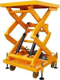 Yellow Color Hydraulic Lift