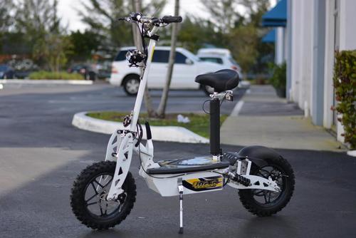 Hyper-racing 1600w 48v Electric Scooter 10" Wheels Off Road Tires (White)