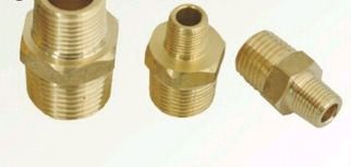 Brass Pipe Hex Reducing Nipple Fitting (1/2*1/4)