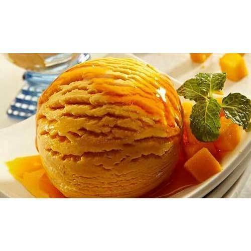 स्वादिष्ट और शुद्ध रूप से पैक की गई आइसक्रीम