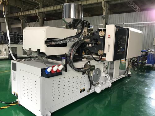 Clamping Force General Purpose Plastic Injection Molding Machine (HC270 270Ton 2700KN)
