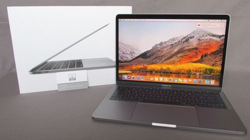 Laptop (Apple Macbook Pro)