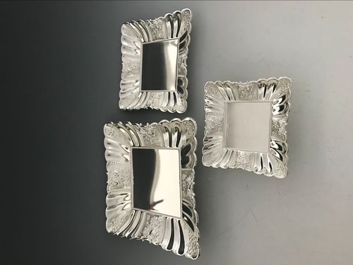 Metal Attractive Silver Plated Tray