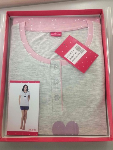 ट्रेंडी और आरामदायक पायजामा सेट