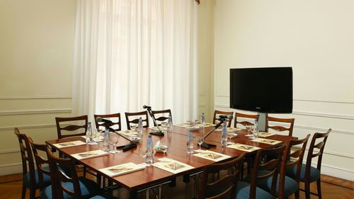 Hotel Quirinale Gallery Meeting Table Set