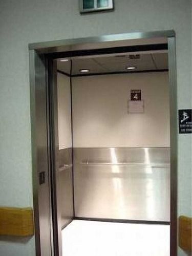 Aluminum Alloy High Quality Automatic Elevator