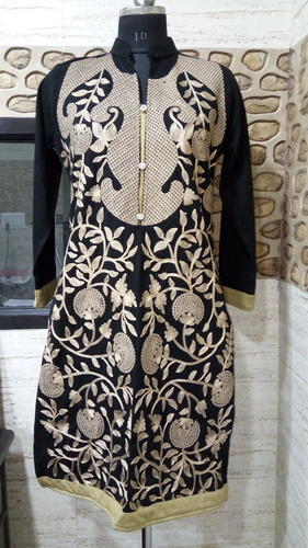 Ladies Stand Collar Full Sleeve Woolen Kurti