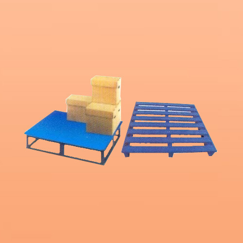 स्टील और लकड़ी का पैलेट