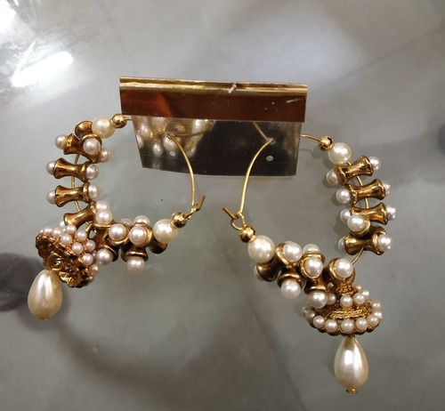 Ladies Beautiful Pearl Earrings Gender: Female