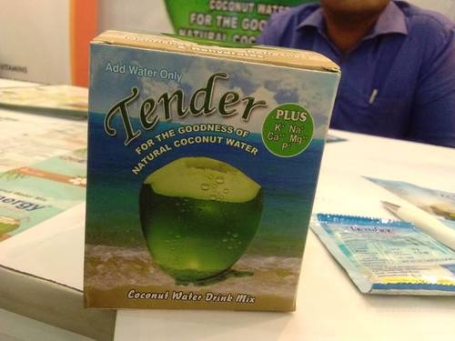 टेंडर प्लस प्राकृतिक नारियल पानी