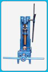 Hand Operated Injections Molding Machine