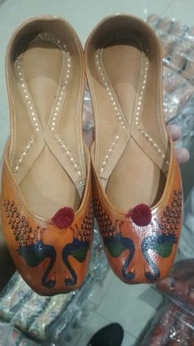 Ladies Handmade Leather Juttis