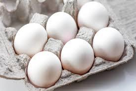  ताजा सफेद कुक्कुट अंडे 