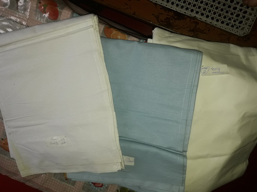 प्लेन बेडशीट और पिलो कवर