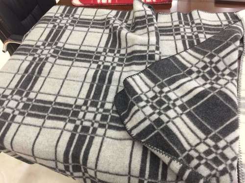 Printed High Grade Woolen Blanket With Soft And Smooth Texture