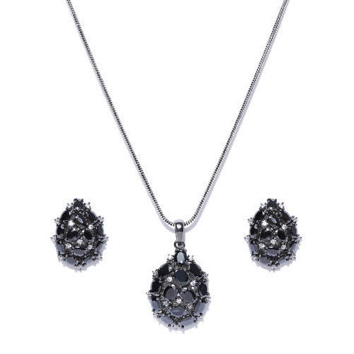 Ss Silver Toned And Black Ad Stone Studded Pendant Set