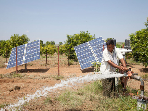 सोलर वाटर पंप (घरेलू और कृषि)