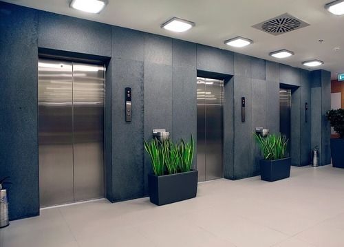 Noiseless Functioning Commercial Elevator