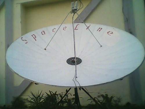 Sheet Metal Painted Surface 12 Feet Satellite Dish Antenna At Best 