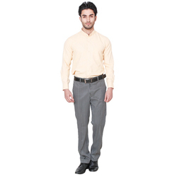 ब्लैक एंड व्हाइट लाइनिंग के साथ पुरुषों का फॉर्मल ट्राउजर