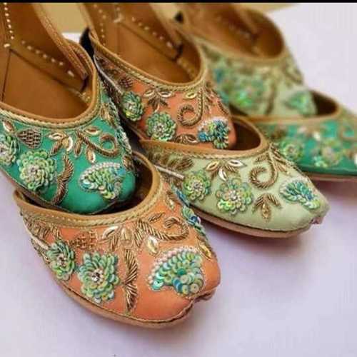 Davka Work Punjabi Ladies Juttis