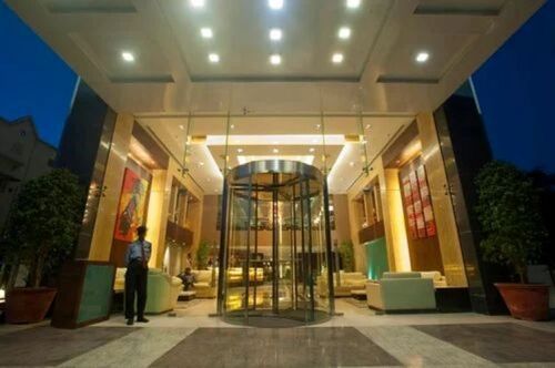 Excellent Grade Glass Revolving Door At Best Price In