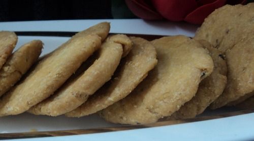 Fried Farshi Puri (Mathri)