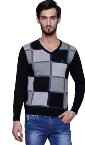 ब्लैक एंड ग्रे चेक स्वेटर