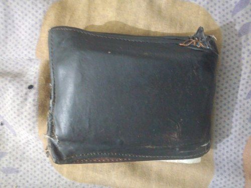 Black Color Mens Purse Design: Foldable