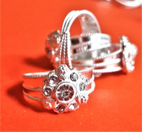 Plain Pattern Silver Toe Rings Gender: Women