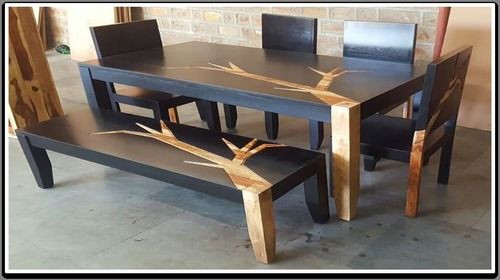 आकर्षक डिज़ाइन और मज़बूत संरचना पर आधारित लकड़ी का डाइनिंग टेबल सेट