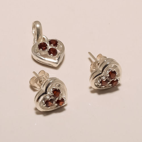 Sterling Silver Garnet Earring Pendant Set 5.26