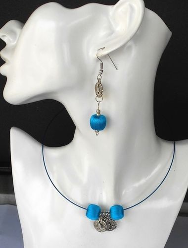 Blue Color Metal Wire Round Choker Style Necklace Set