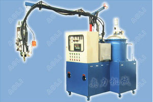 Low pressure two component PU foam injection machine