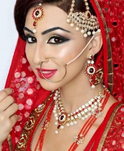 Make Up Artist Services By CHIRAG GROUP OF COMPANY
