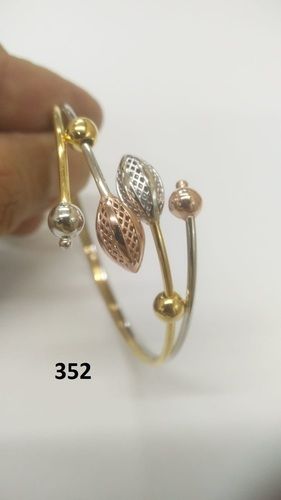 A 3-Tone Flexible Jumper Bracelet