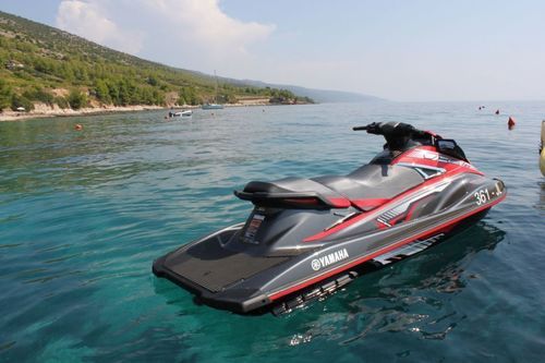 Jet Ski (Yamaha) Capacity (Person): 3