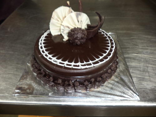 Customized Chocolate Cake Eggless