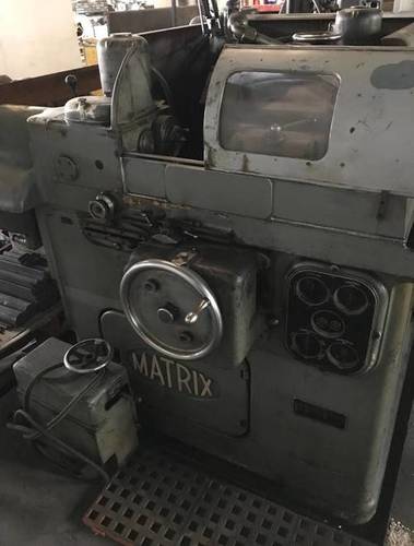 Matrix 16 Thread Grinder Machine Light Source: No