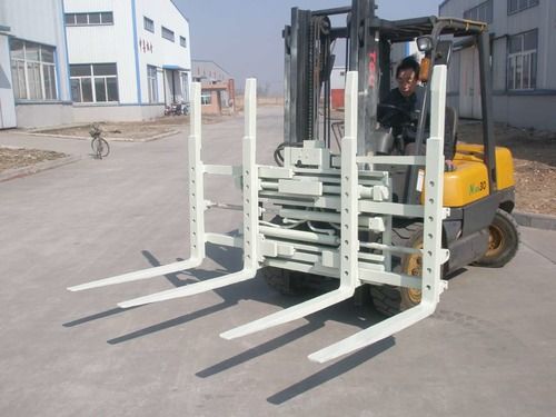 Single And Double Pallet Forks Lifting Capacity: 1500  Kilograms (Kg)